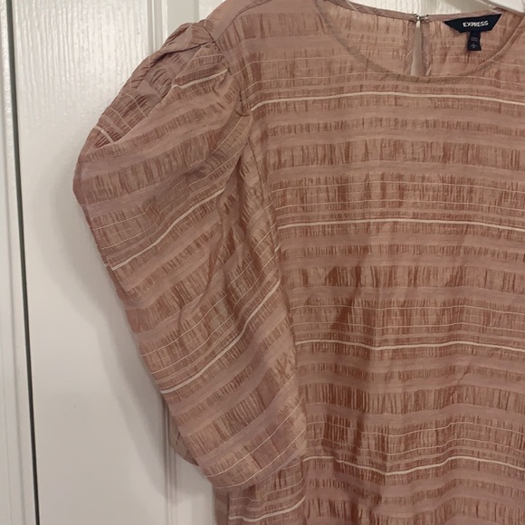 Express - textured puff sleeve crew neck top - Picture 4 of 8